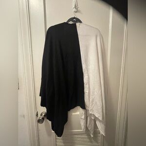 Donni Charm The Zoe Report Chic Black and White Poncho/Wrap